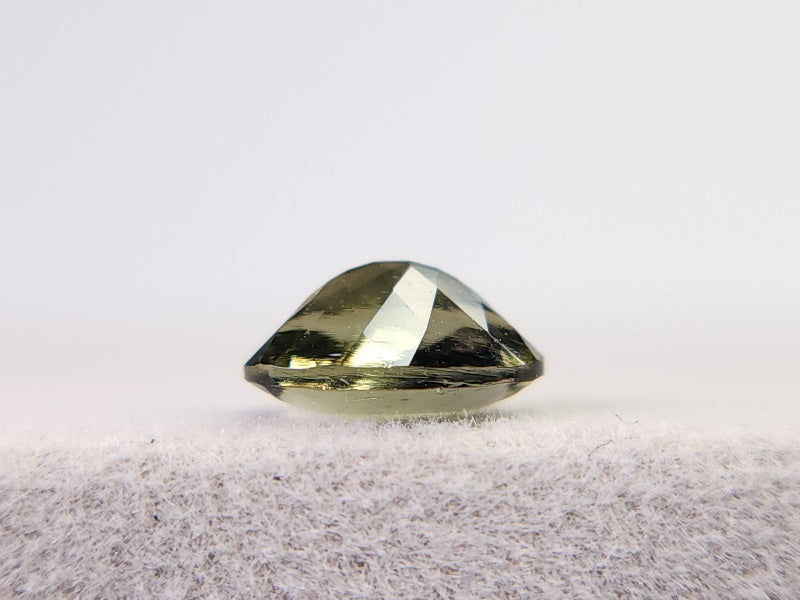 MLD-7　モルダバイト　0.61ct