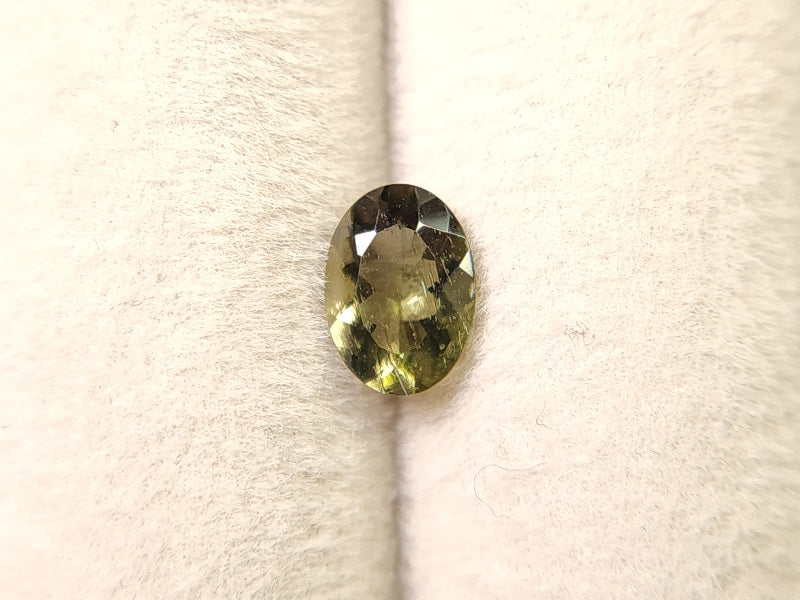 MLD-7　モルダバイト　0.61ct