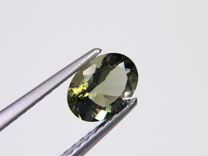 MLD-8　モルダバイト　0.61ct
