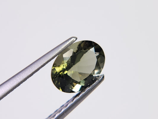 MLD-8　モルダバイト　0.61ct
