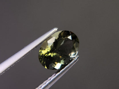 MLD-8　モルダバイト　0.61ct