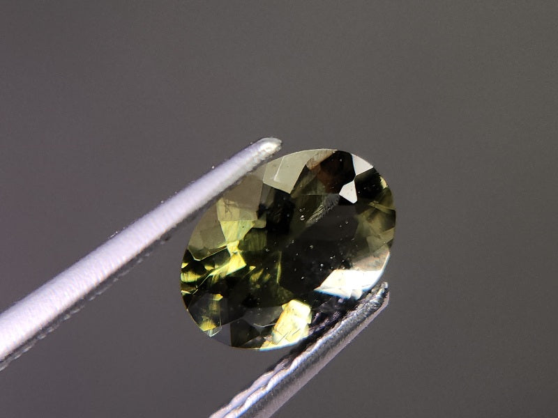 MLD-10　モルダバイト　0.57ct