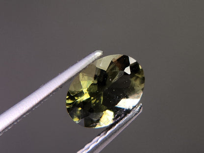 MLD-10　モルダバイト　0.57ct
