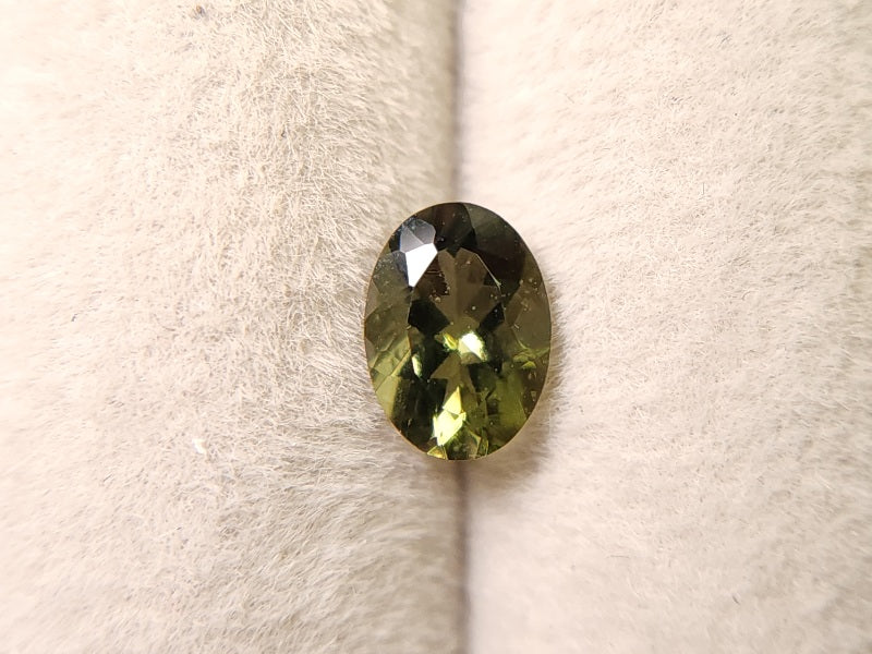 MLD-10　モルダバイト　0.57ct