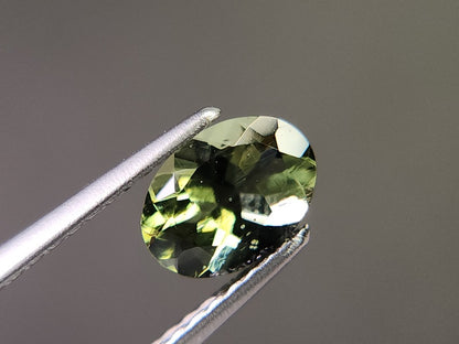 MLD-11　モルダバイト　0.57ct