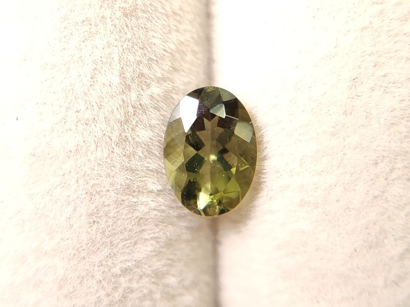 MLD-12　モルダバイト　0.56ct