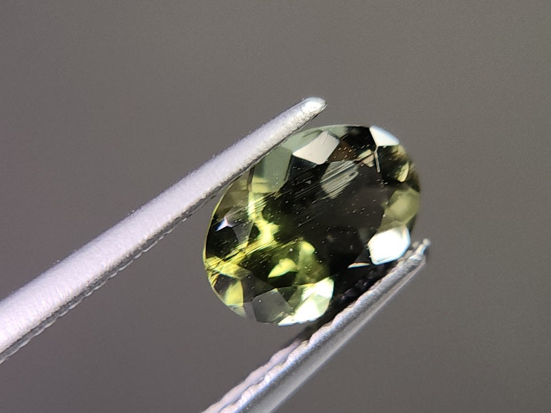 MLD-14　モルダバイト　0.56ct