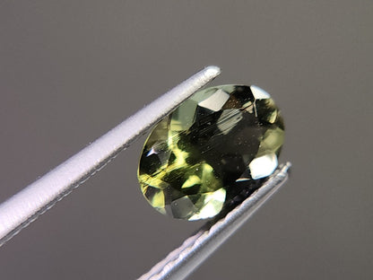 MLD-14　モルダバイト　0.56ct