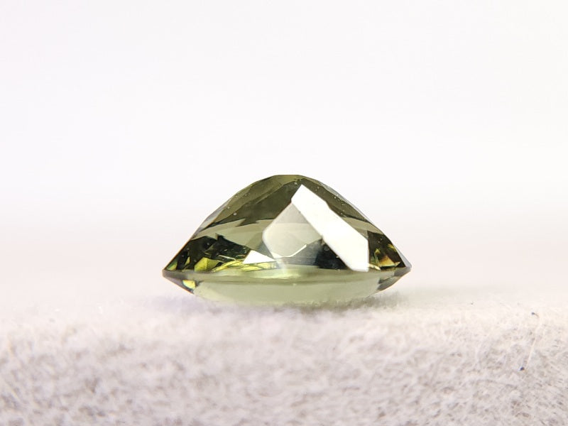 MLD-14　モルダバイト　0.56ct