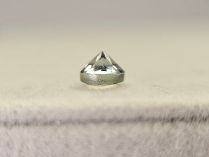 ZO-1　ゾイサイト　0.68ct