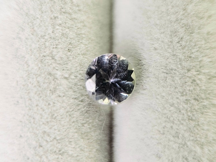 ZO-1　ゾイサイト　0.68ct