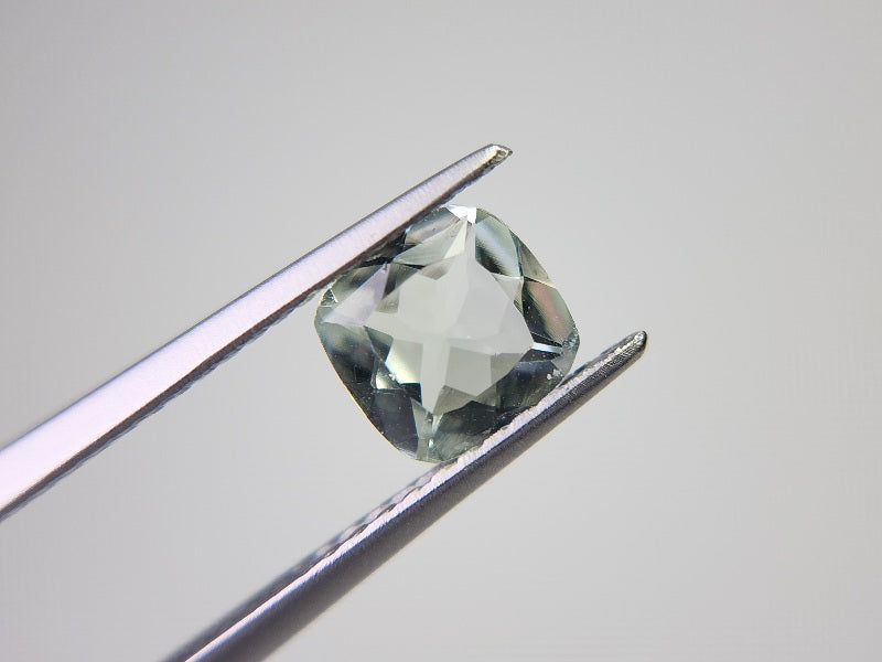 gBE-13　グリーンベリル　0.76ct