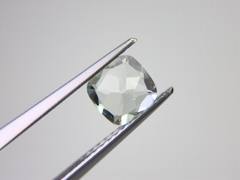 gBE-13　グリーンベリル　0.76ct