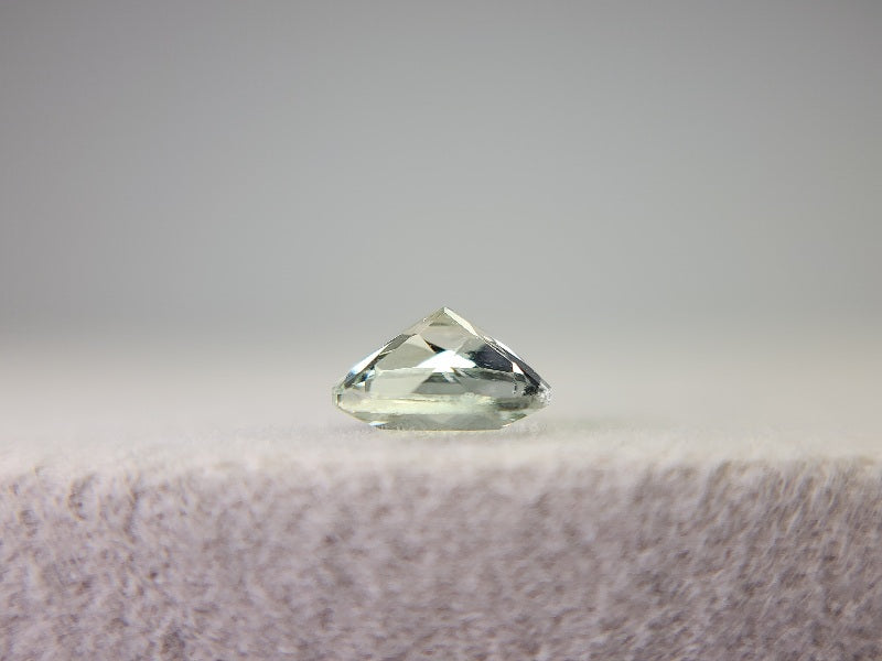 gBE-13　グリーンベリル　0.76ct