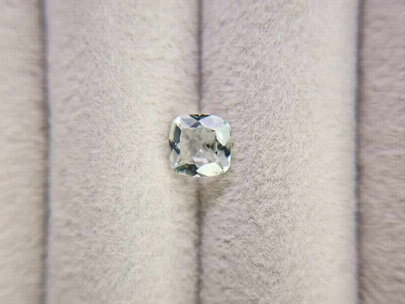gBE-13　グリーンベリル　0.76ct