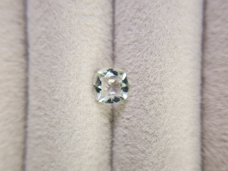 gBE-14　グリーンベリル　0.74ct