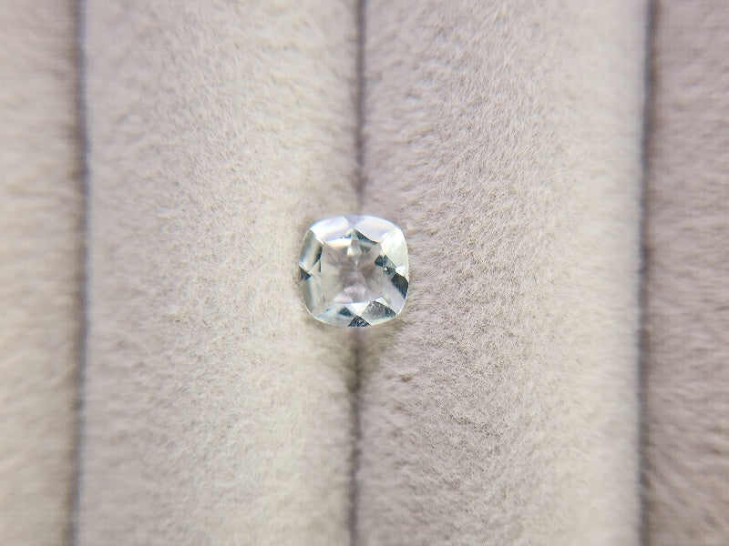 gBE-17　グリーンベリル　0.65ct