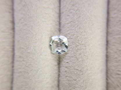 gBE-17　グリーンベリル　0.65ct