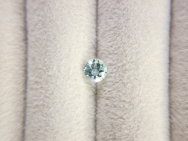 gBE-73　グリーンベリル　0.45ct
