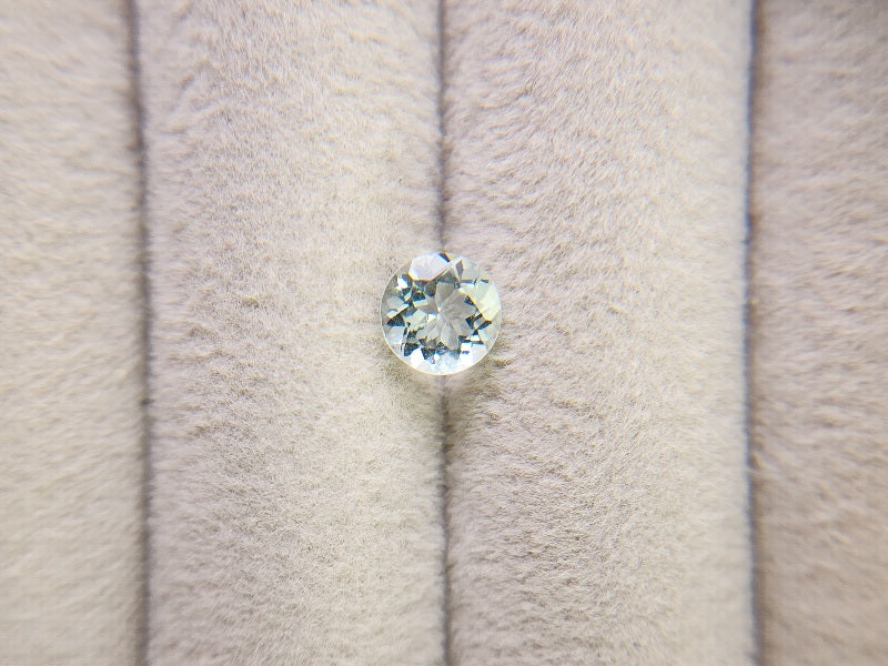 gBE-37　グリーンベリル　0.74ct