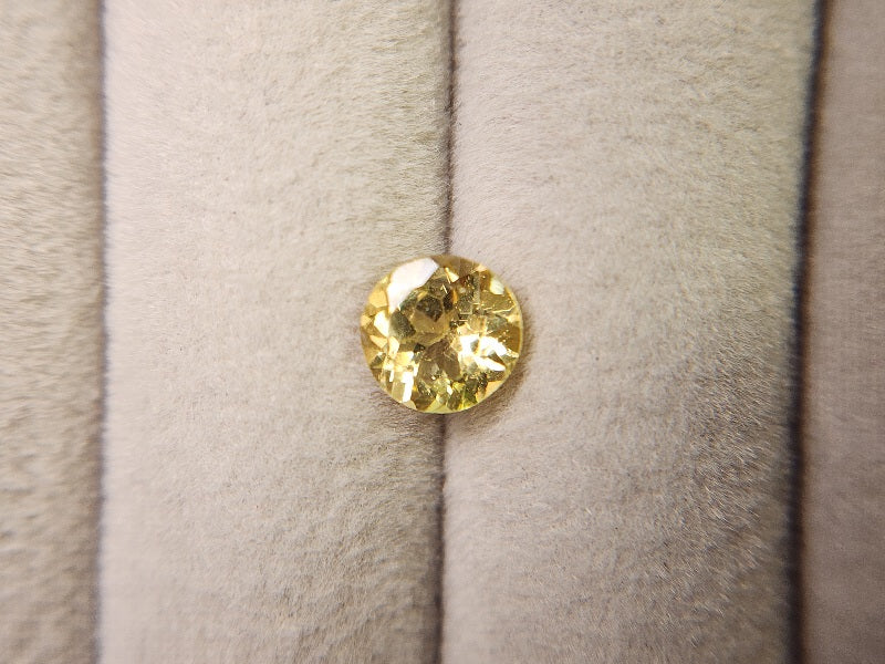 ye-AP-27　イエローアパタイト　1.36ct