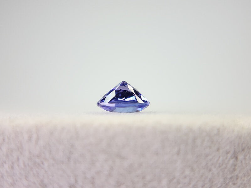TZ-28　タンザナイト　0.77ct