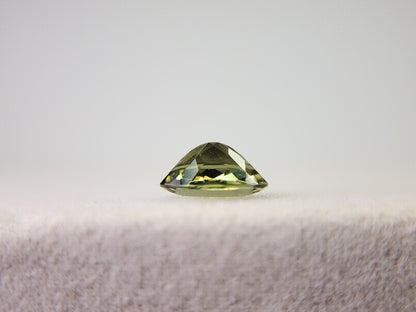 MLD-16　モルダバイト　0.54ct
