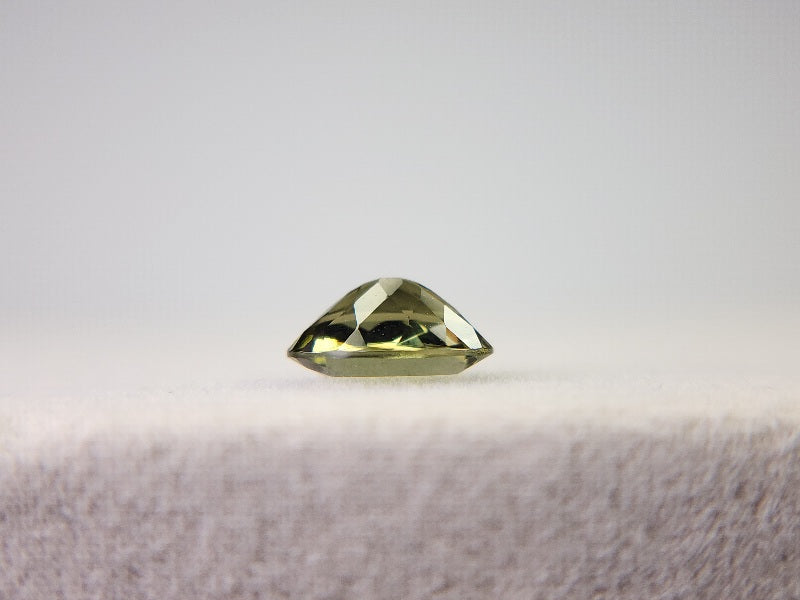 MLD-17　モルダバイト　0.54ct
