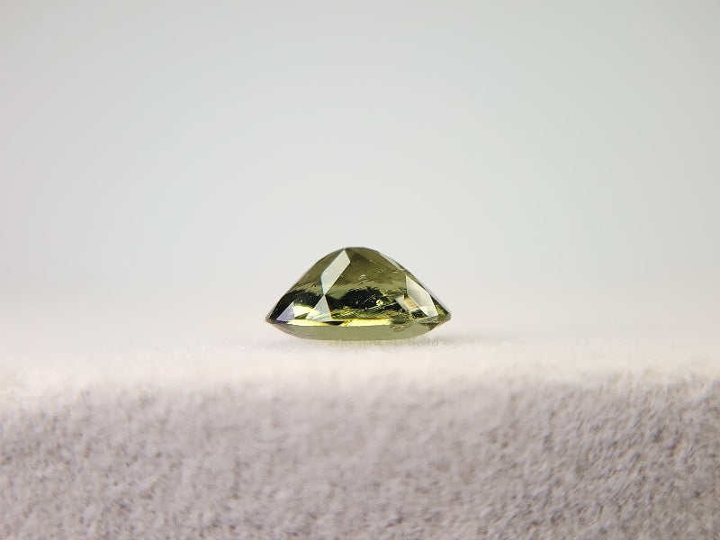 MLD-18　モルダバイト　0.54ct