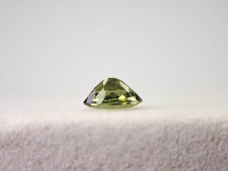 MLD-19　モルダバイト　0.54ct