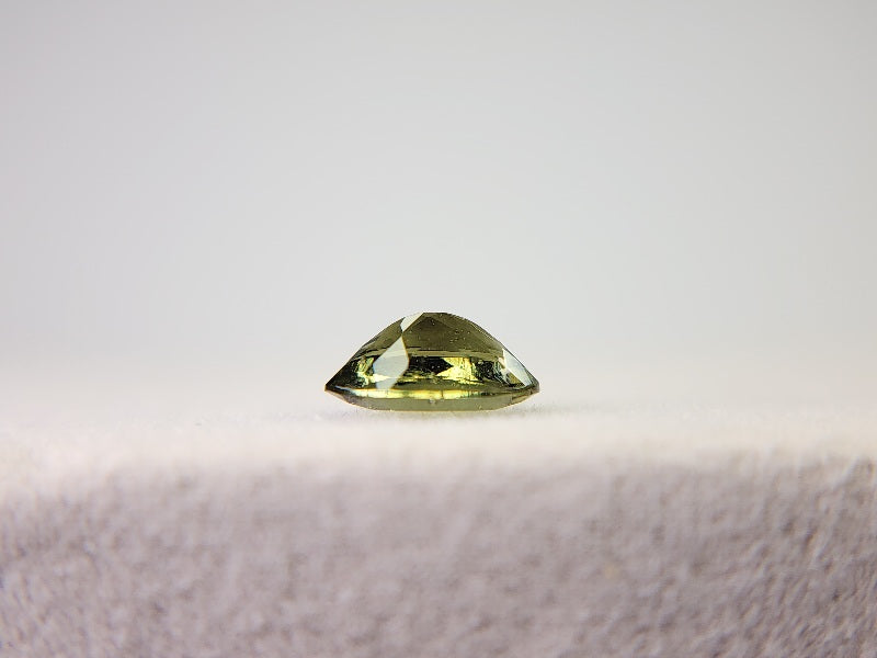 MLD-24　モルダバイト　0.49ct