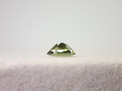 MLD-25　モルダバイト　0.48ct