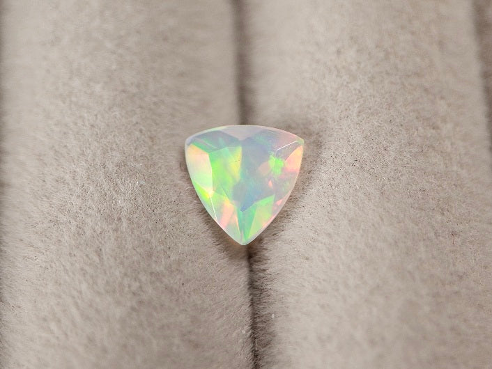 OP-69　オパール   0.60ct