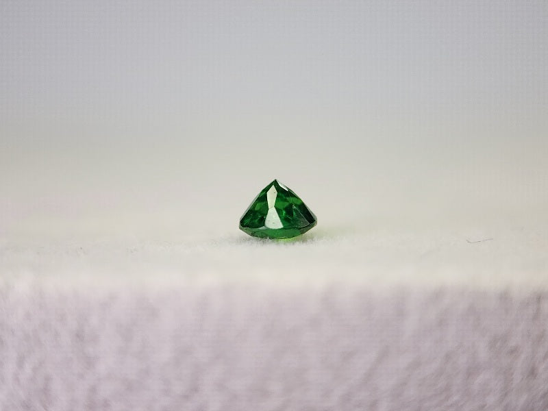 TSV-2　ツァボライト　0.26ct
