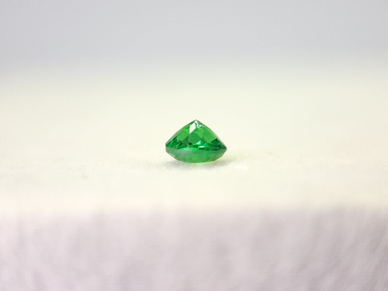 TSV-4　ツァボライト　0.24ct