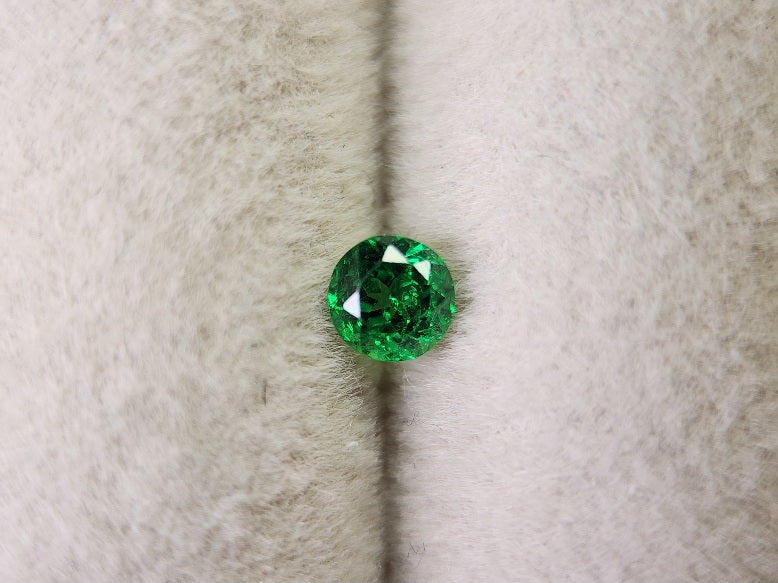 TSV-4　ツァボライト　0.24ct