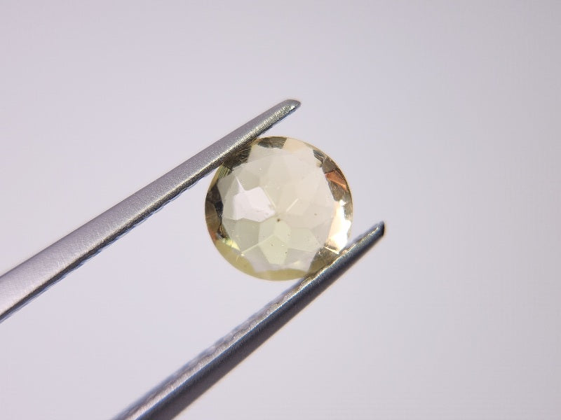 ye-AP-37　イエローアパタイト　0.88ct