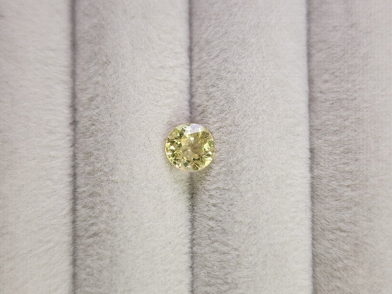 ye-AP-37　イエローアパタイト　0.88ct