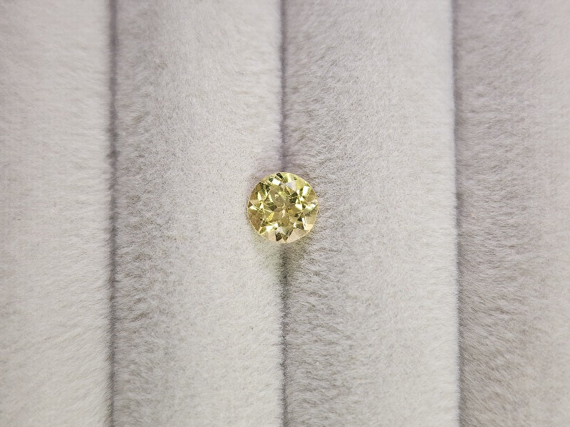 ye-AP-38　イエローアパタイト　0.82ct