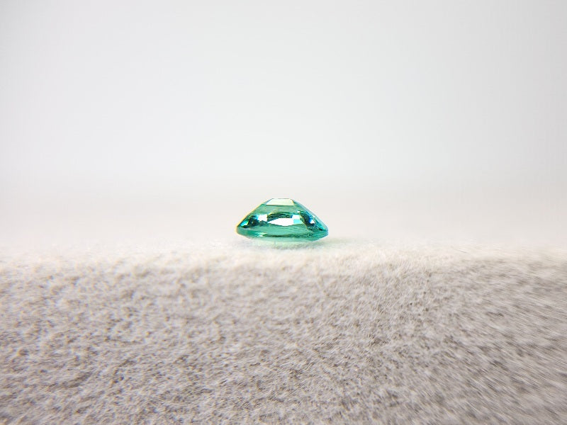 EM-24　エメラルド　0.18ct