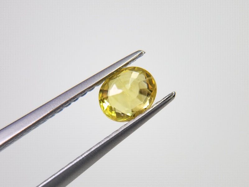 yeSA-4　イエローサファイア　0.68ct