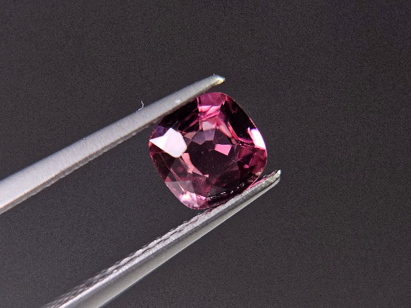 MYGA-12　マラヤガーネット　0.89ct