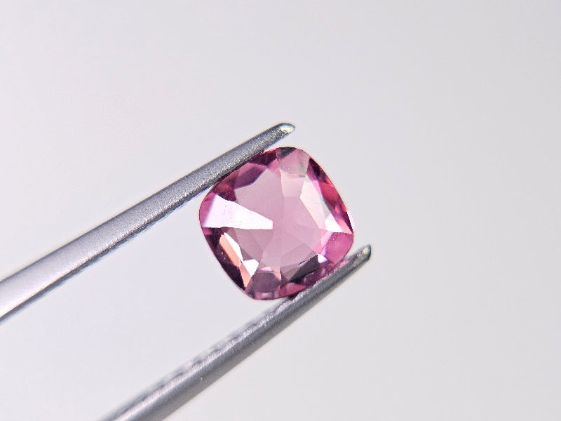 MYGA-12　マラヤガーネット　0.89ct
