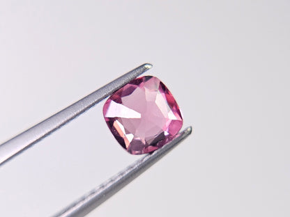 MYGA-12　マラヤガーネット　0.89ct