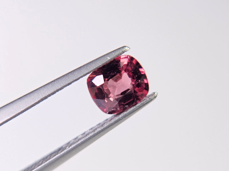 MYGA-13　マラヤガーネット　0.90ct