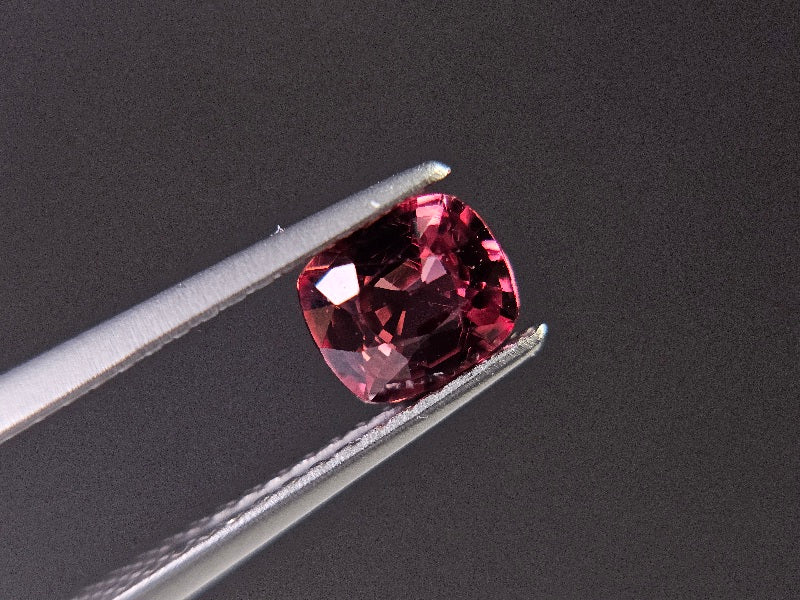MYGA-13　マラヤガーネット　0.90ct