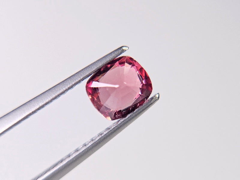 MYGA-13　マラヤガーネット　0.90ct