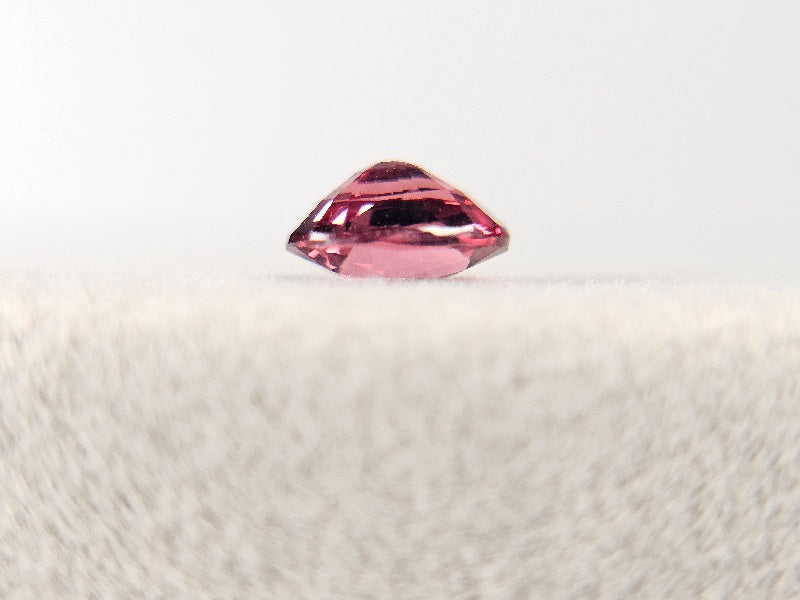 MYGA-10　マラヤガーネット　0.94ct