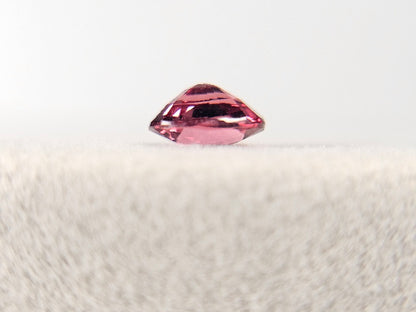 MYGA-10　マラヤガーネット　0.94ct
