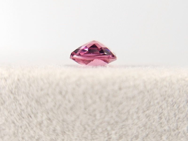 MYGA-12　マラヤガーネット　0.89ct